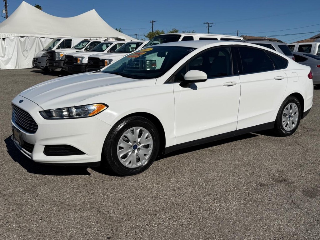Ford Fusion Vehicle Full-screen Gallery Image 12