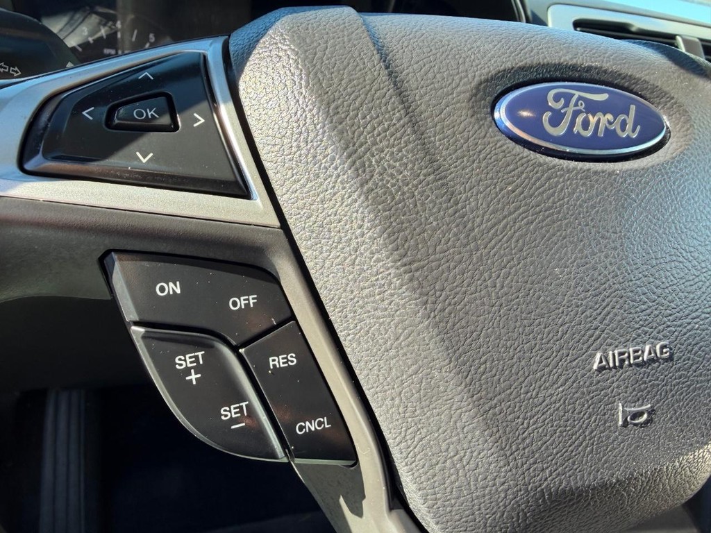 Ford Fusion Vehicle Full-screen Gallery Image 28