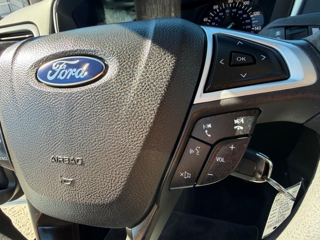 Ford Fusion Vehicle Full-screen Gallery Image 29