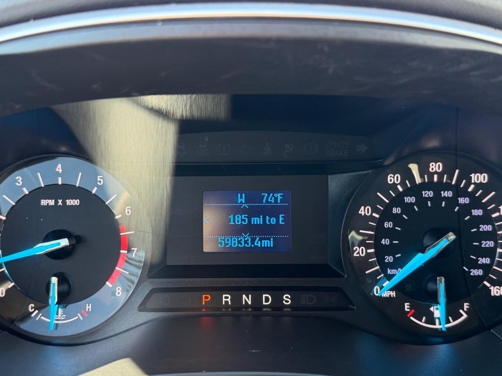 Ford Fusion Vehicle Full-screen Gallery Image 30