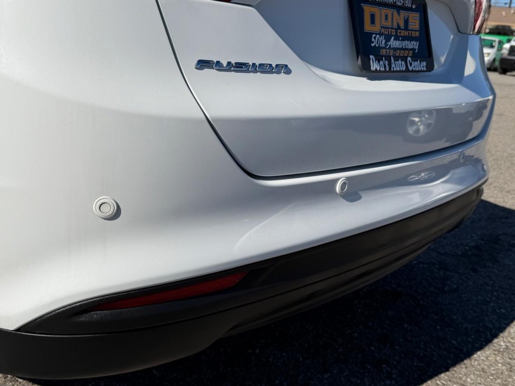 Ford Fusion Vehicle Full-screen Gallery Image 38