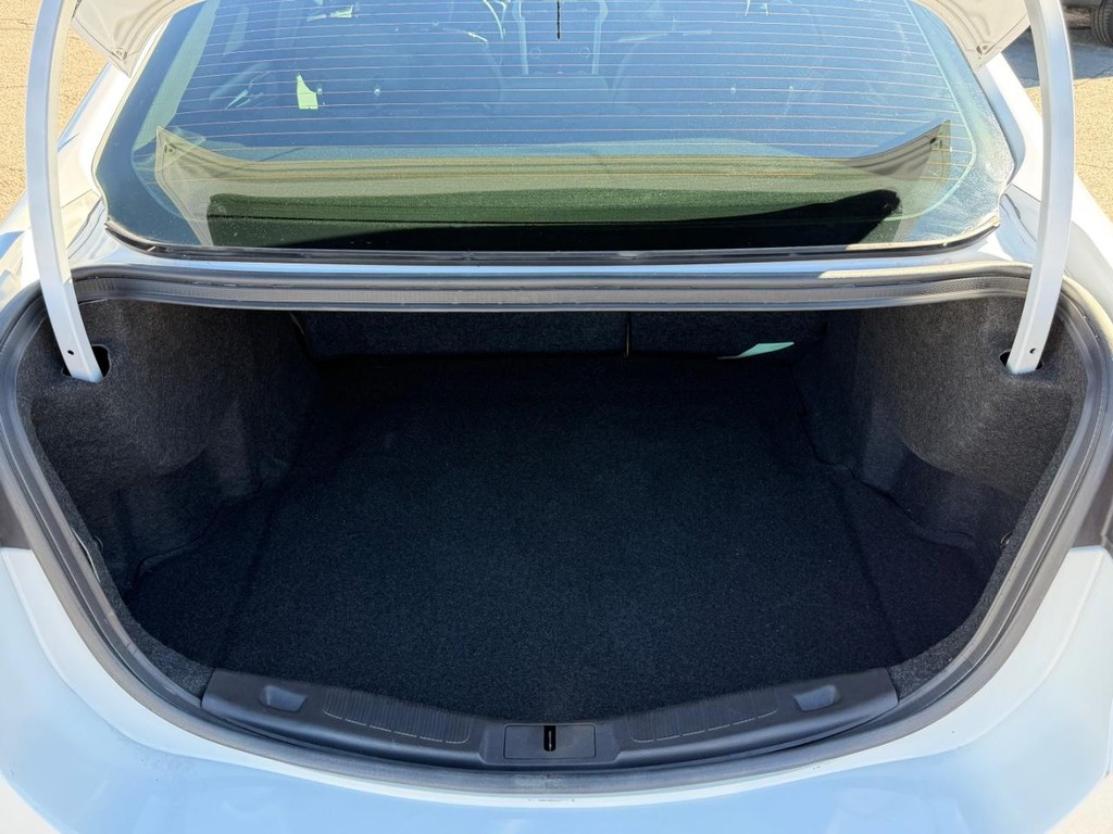 Ford Fusion Vehicle Full-screen Gallery Image 39