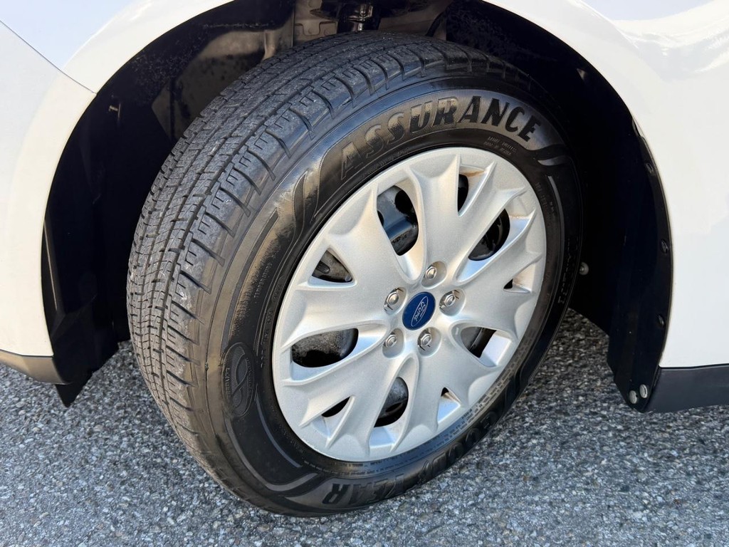 Ford Fusion Vehicle Full-screen Gallery Image 40