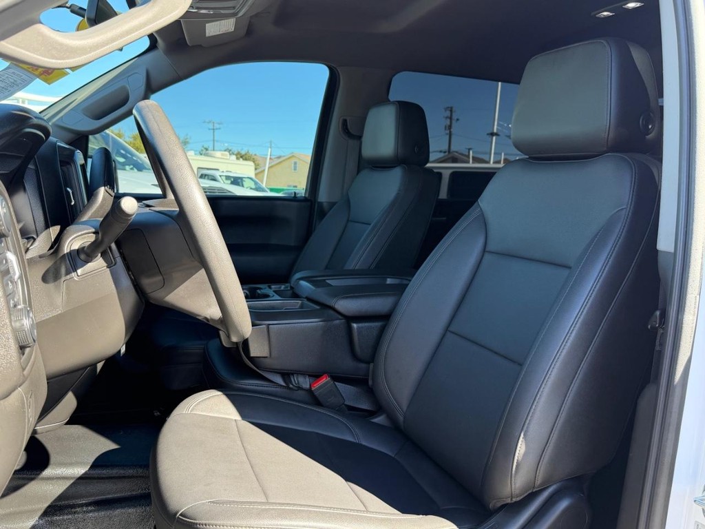 Chevrolet Silverado 2500HD Vehicle Full-screen Gallery Image 18