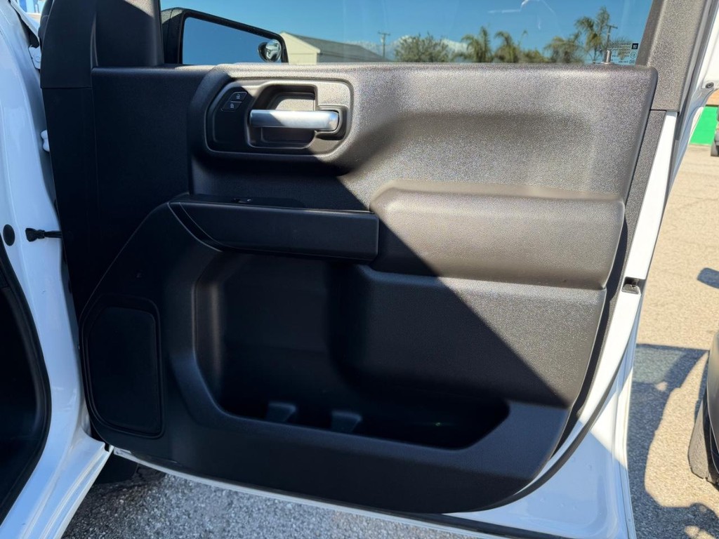 Chevrolet Silverado 2500HD Vehicle Full-screen Gallery Image 19