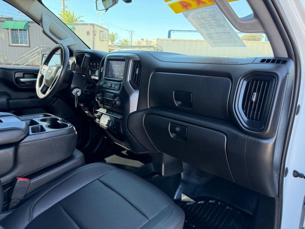 Chevrolet Silverado 2500HD Vehicle Full-screen Gallery Image 20