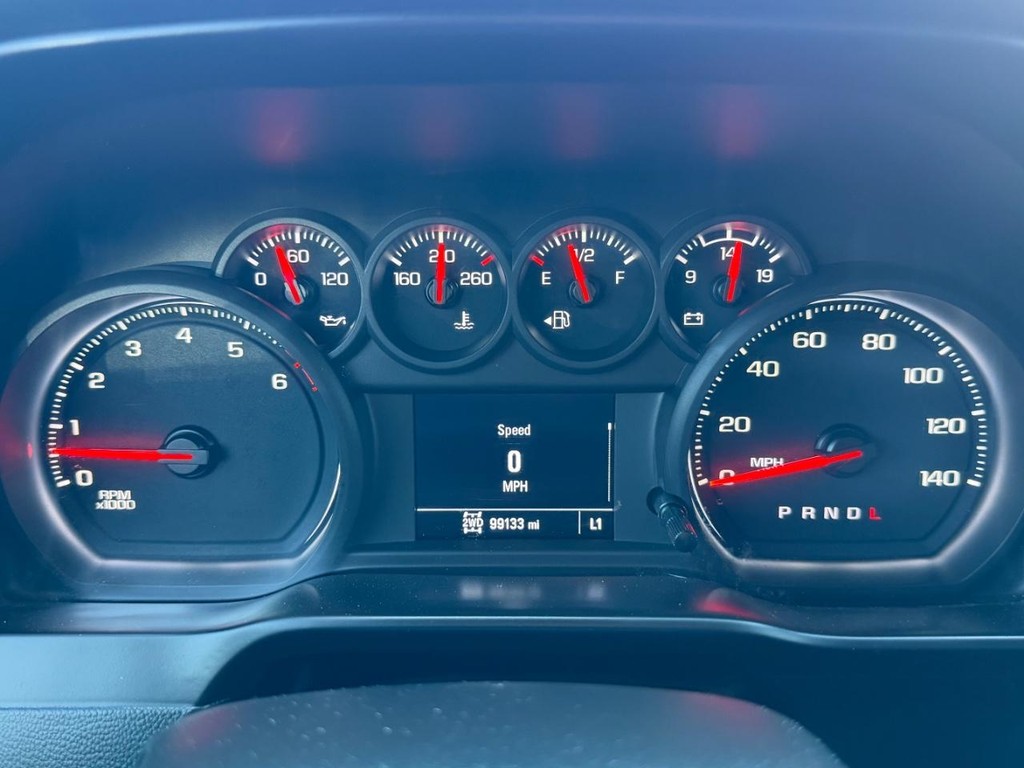 Chevrolet Silverado 2500HD Vehicle Full-screen Gallery Image 28