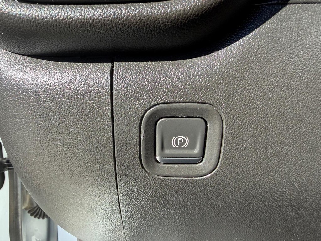 Chevrolet Silverado 2500HD Vehicle Full-screen Gallery Image 29