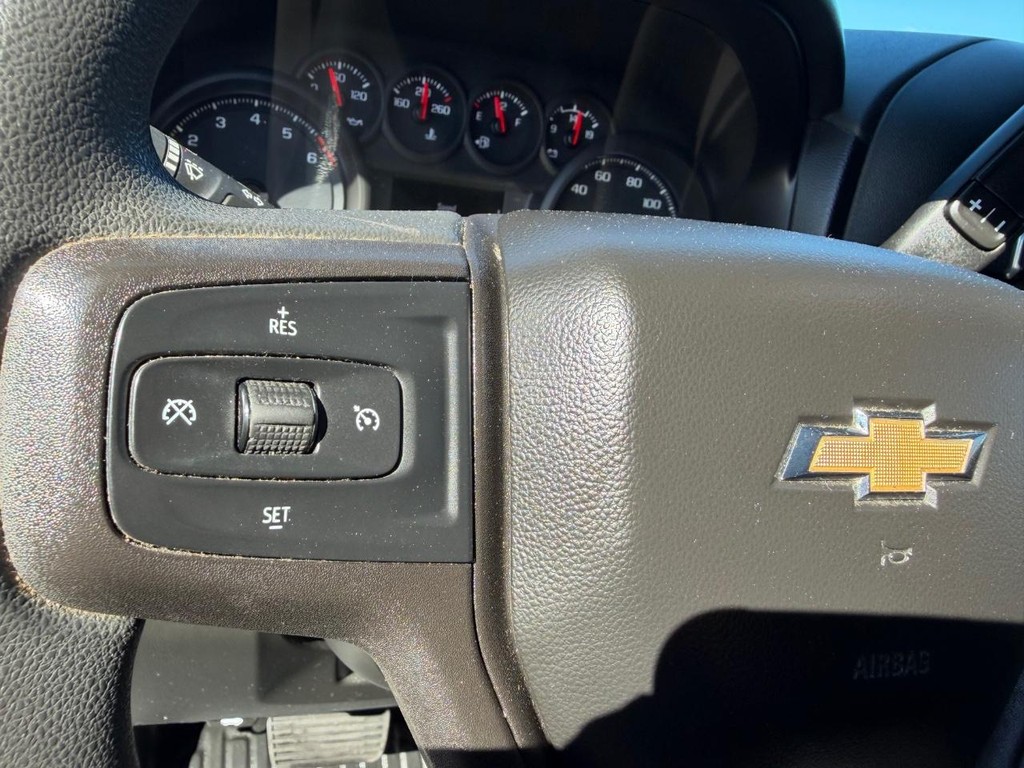 Chevrolet Silverado 2500HD Vehicle Full-screen Gallery Image 30