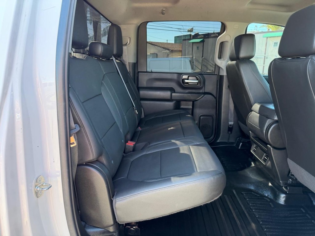 Chevrolet Silverado 2500HD Vehicle Full-screen Gallery Image 36