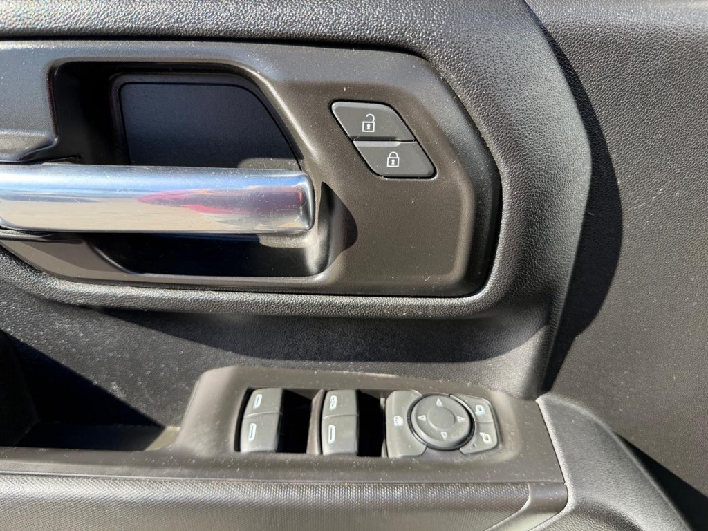 Chevrolet Silverado 2500HD Vehicle Full-screen Gallery Image 40