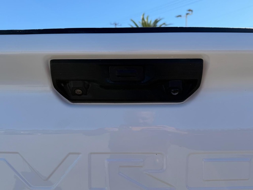 Chevrolet Silverado 2500HD Vehicle Full-screen Gallery Image 43