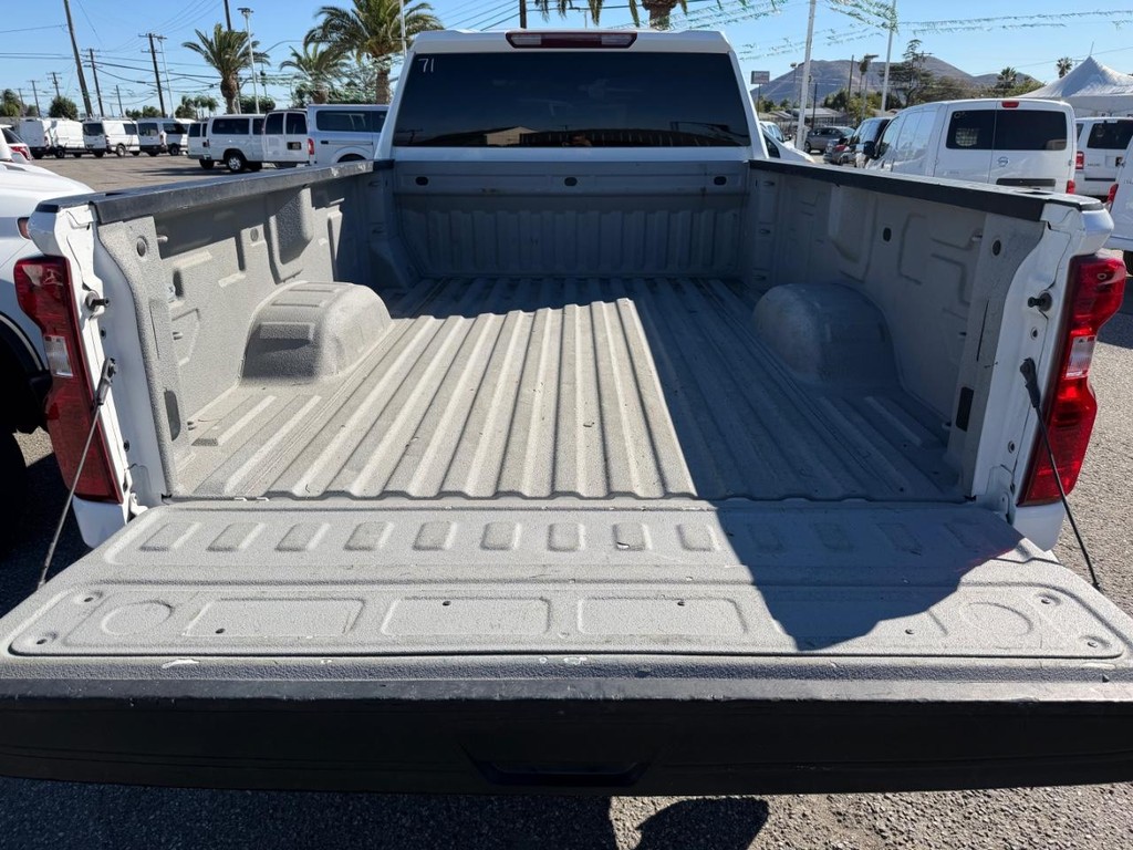 Chevrolet Silverado 2500HD Vehicle Full-screen Gallery Image 47