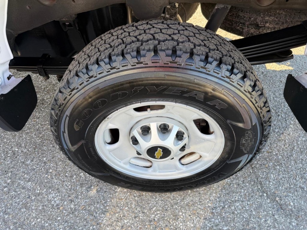 Chevrolet Silverado 2500HD Vehicle Full-screen Gallery Image 49