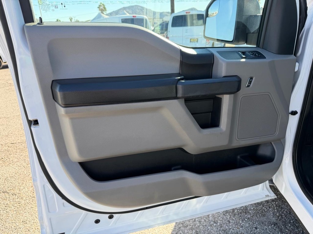 Ford F-150 Vehicle Full-screen Gallery Image 15