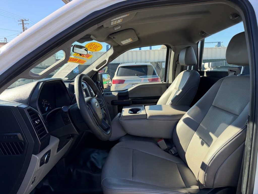 Ford F-150 Vehicle Full-screen Gallery Image 17