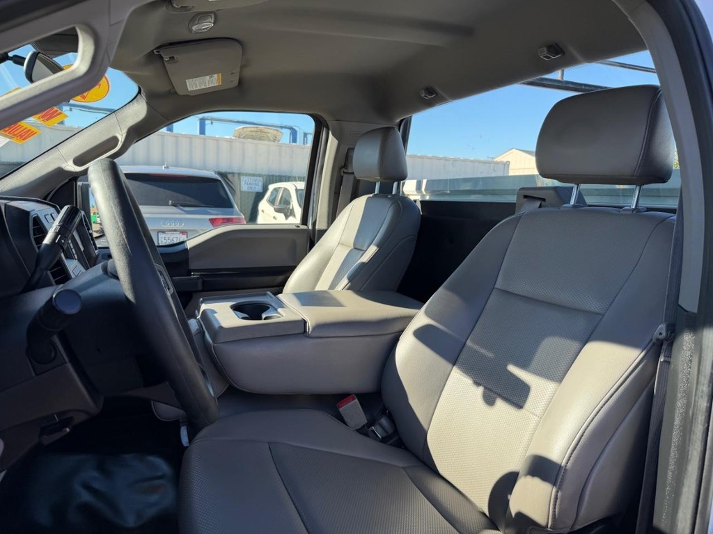 Ford F-150 Vehicle Full-screen Gallery Image 18