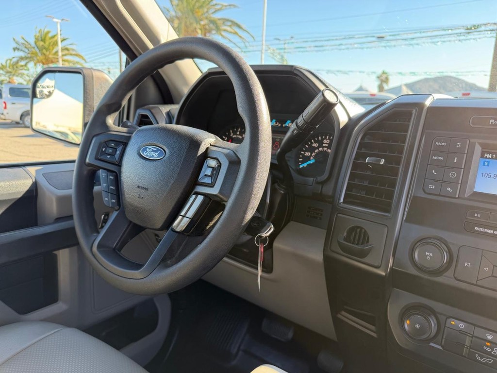 Ford F-150 Vehicle Full-screen Gallery Image 23