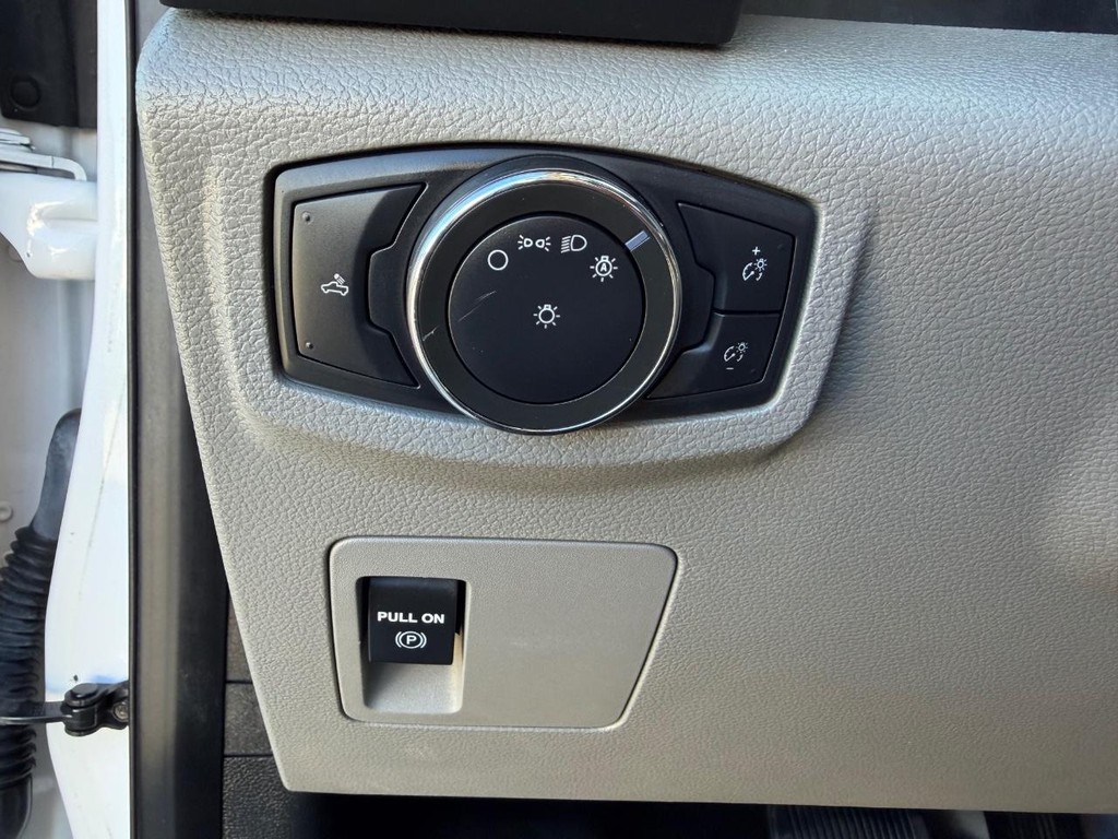 Ford F-150 Vehicle Full-screen Gallery Image 30