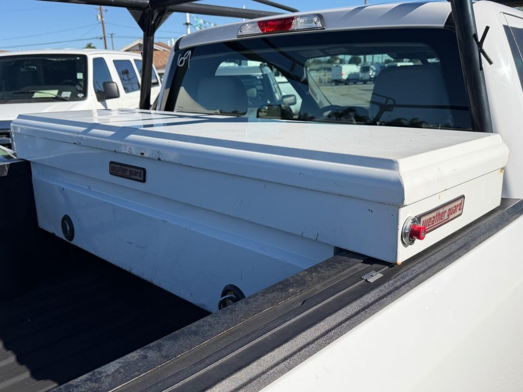 Ford F-150 Vehicle Full-screen Gallery Image 34