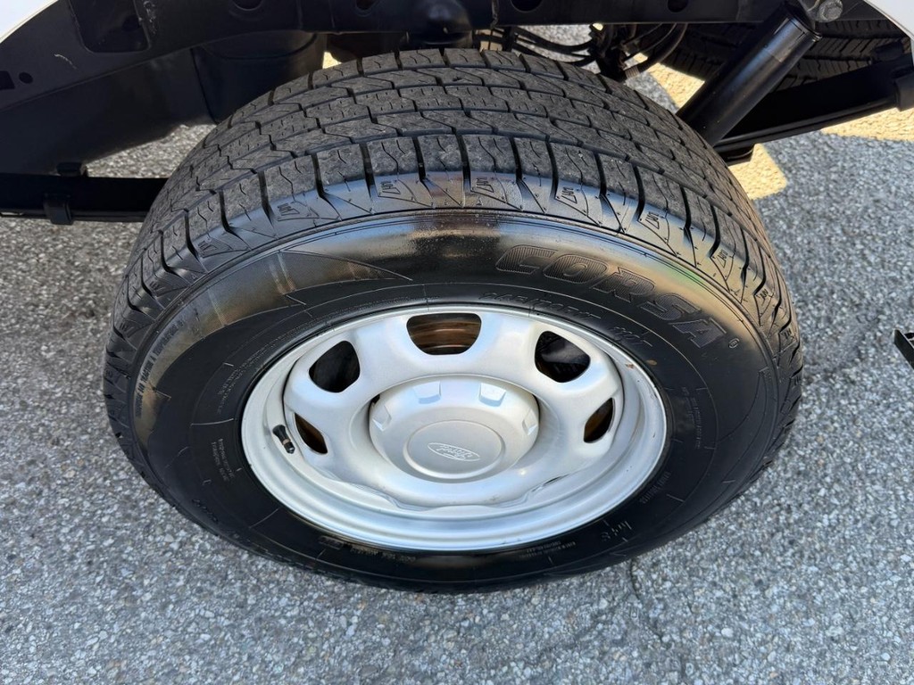 Ford F-150 Vehicle Full-screen Gallery Image 37