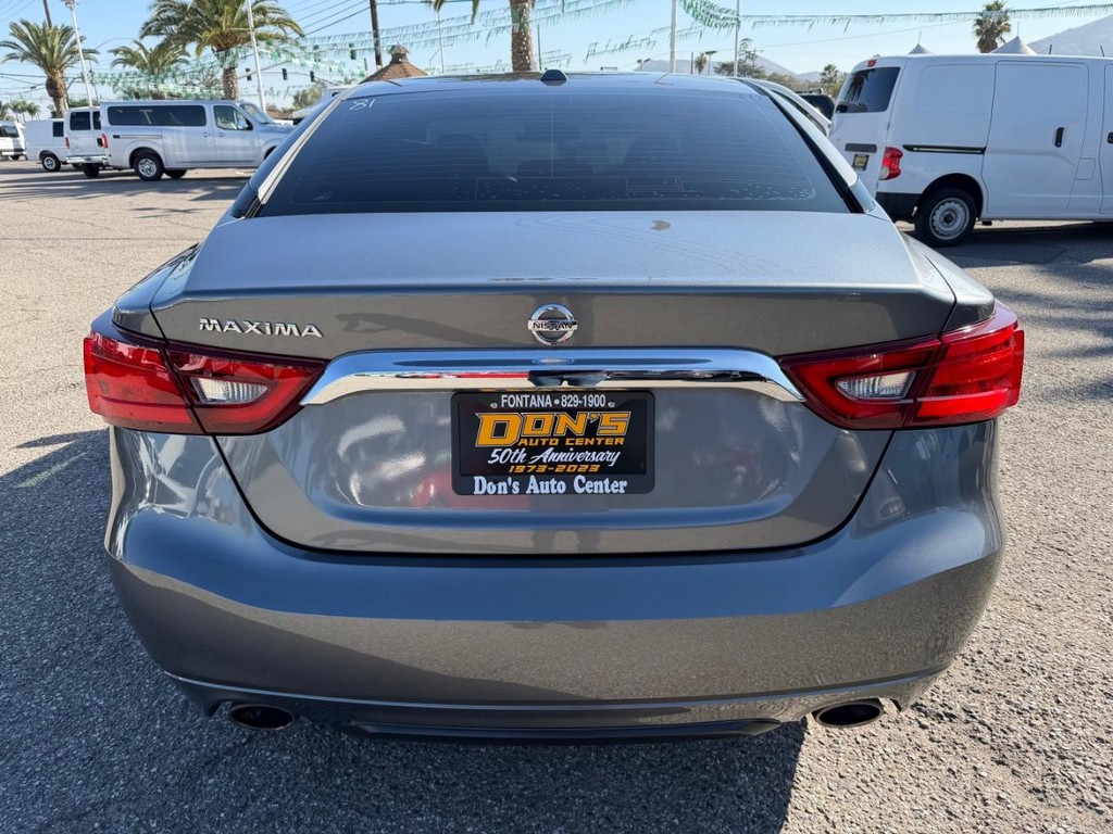 Nissan Maxima Vehicle Full-screen Gallery Image 08