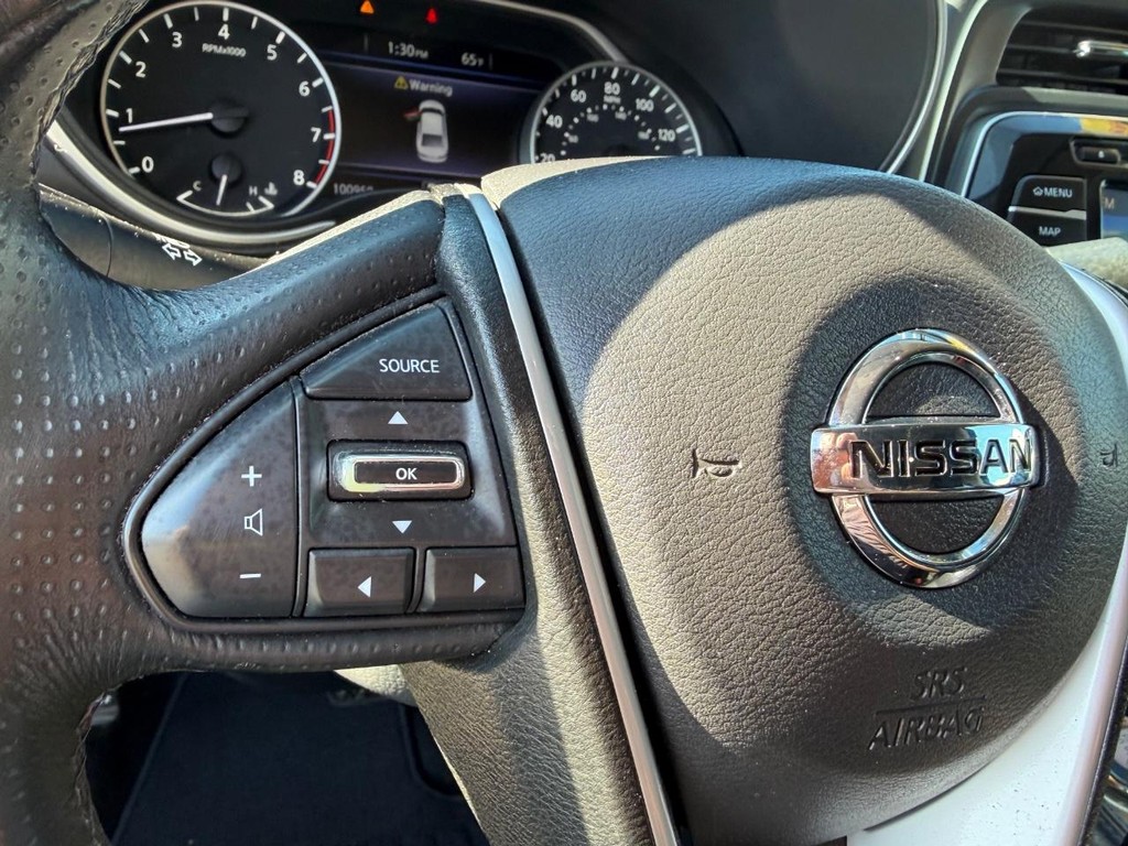 Nissan Maxima Vehicle Full-screen Gallery Image 28