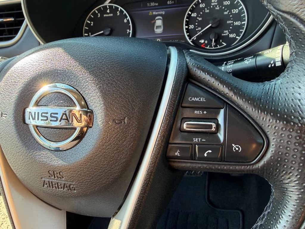 Nissan Maxima Vehicle Full-screen Gallery Image 29