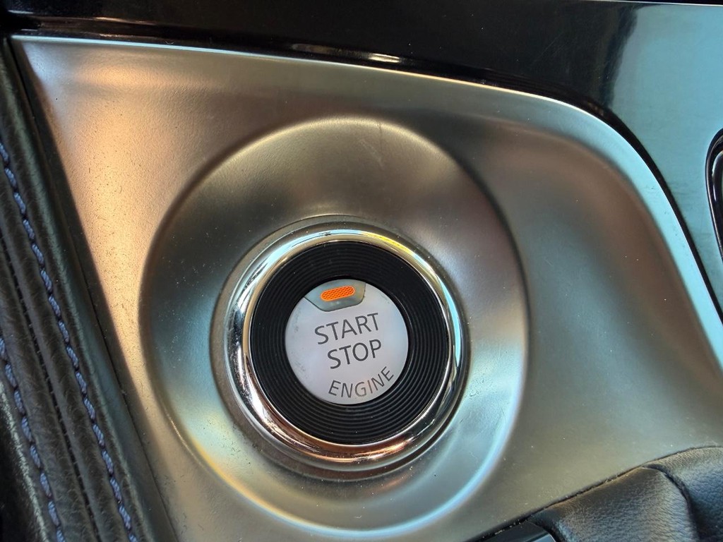 Nissan Maxima Vehicle Full-screen Gallery Image 33