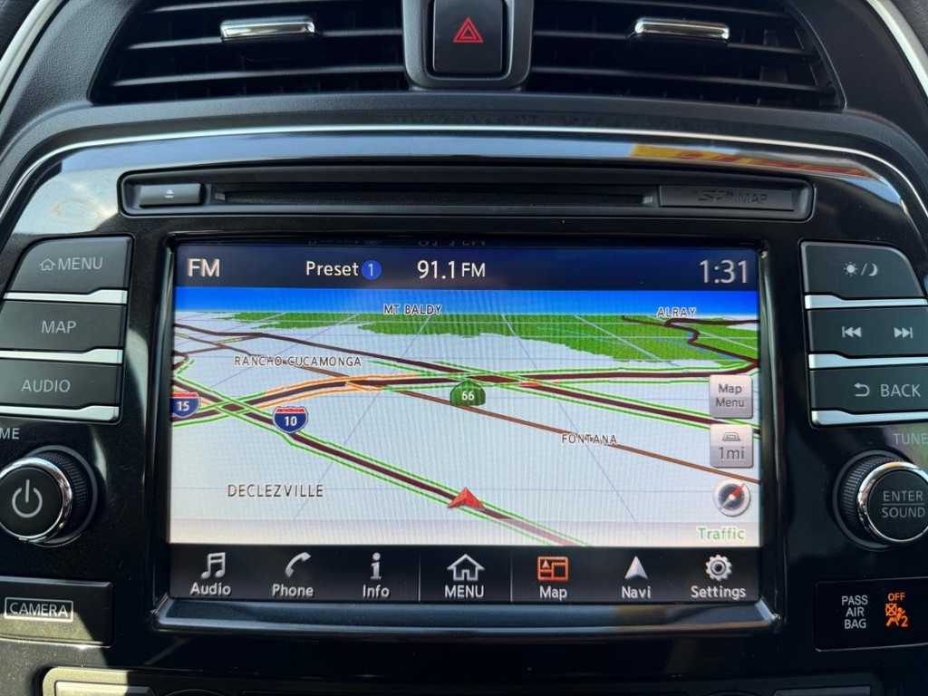 Nissan Maxima Vehicle Full-screen Gallery Image 34