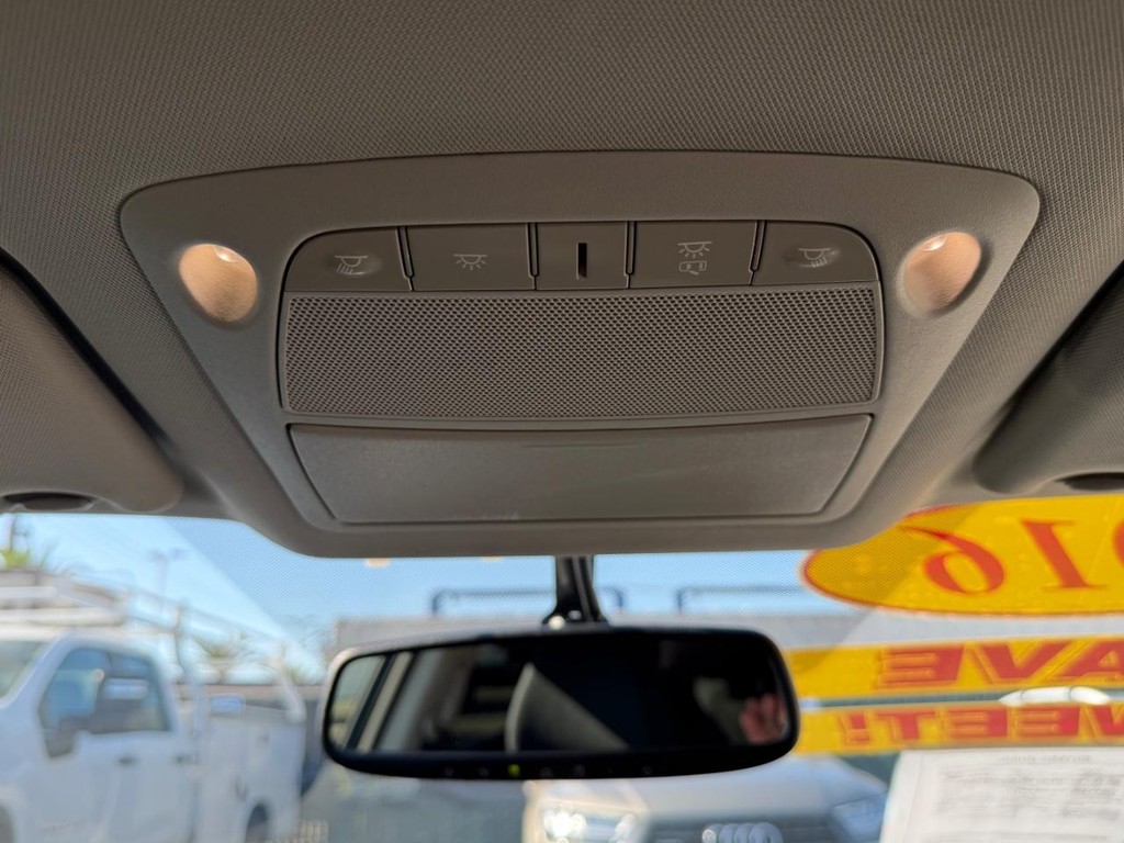 Nissan Maxima Vehicle Full-screen Gallery Image 35