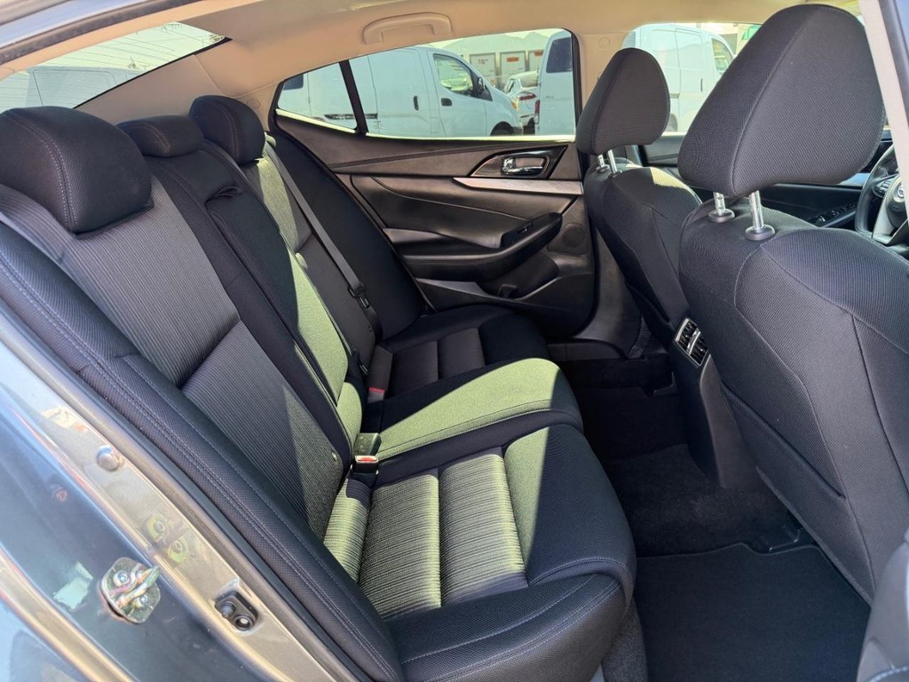 Nissan Maxima Vehicle Full-screen Gallery Image 38