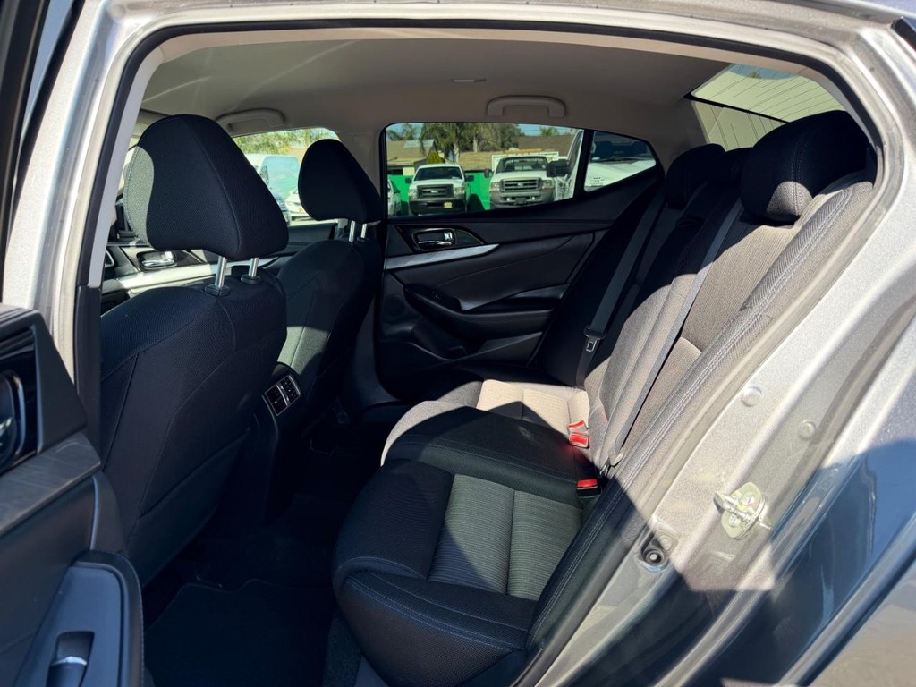 Nissan Maxima Vehicle Full-screen Gallery Image 40