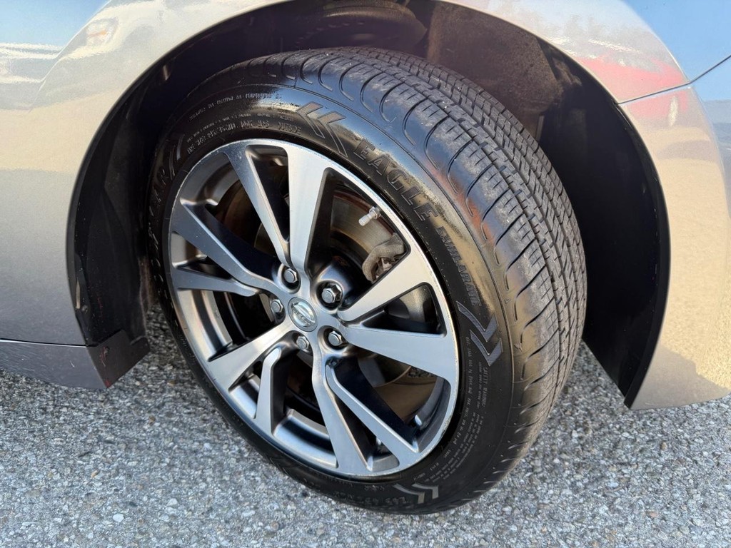 Nissan Maxima Vehicle Full-screen Gallery Image 44