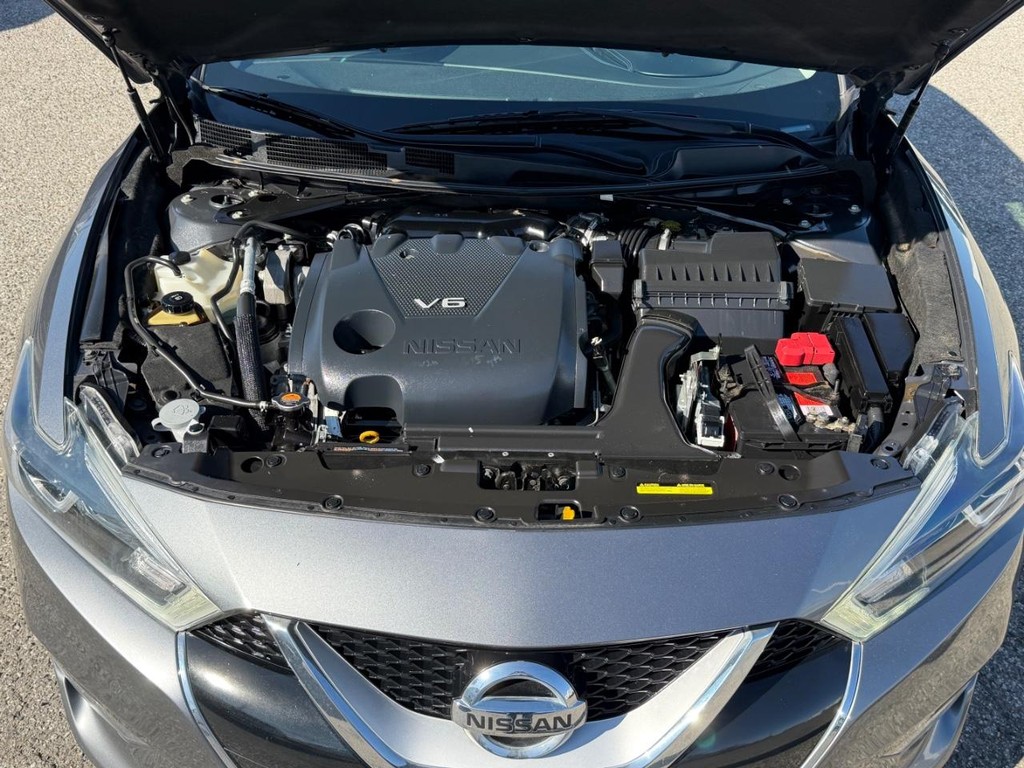 Nissan Maxima Vehicle Full-screen Gallery Image 45