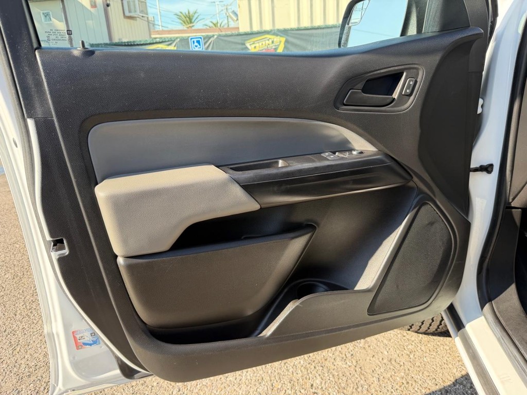 Chevrolet Colorado Vehicle Full-screen Gallery Image 15