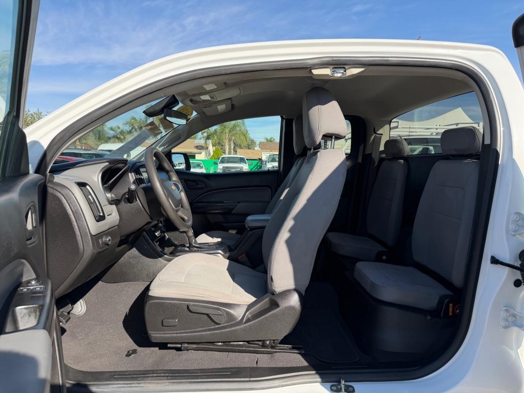 Chevrolet Colorado Vehicle Full-screen Gallery Image 17