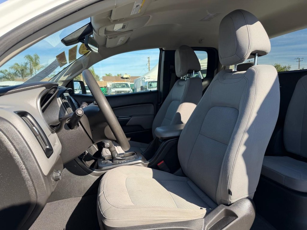 Chevrolet Colorado Vehicle Full-screen Gallery Image 18