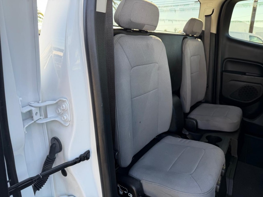 Chevrolet Colorado Vehicle Full-screen Gallery Image 26