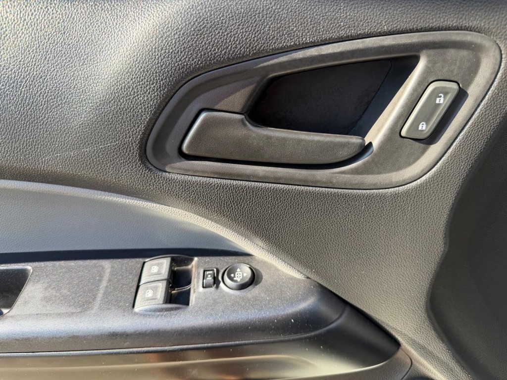 Chevrolet Colorado Vehicle Full-screen Gallery Image 31