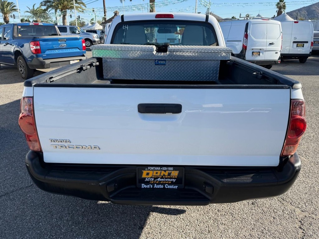 Toyota Tacoma Vehicle Full-screen Gallery Image 06