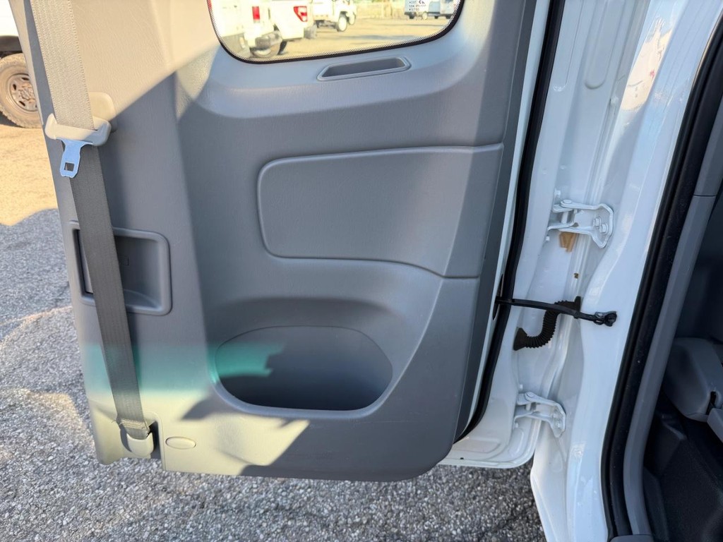 Toyota Tacoma Vehicle Full-screen Gallery Image 24