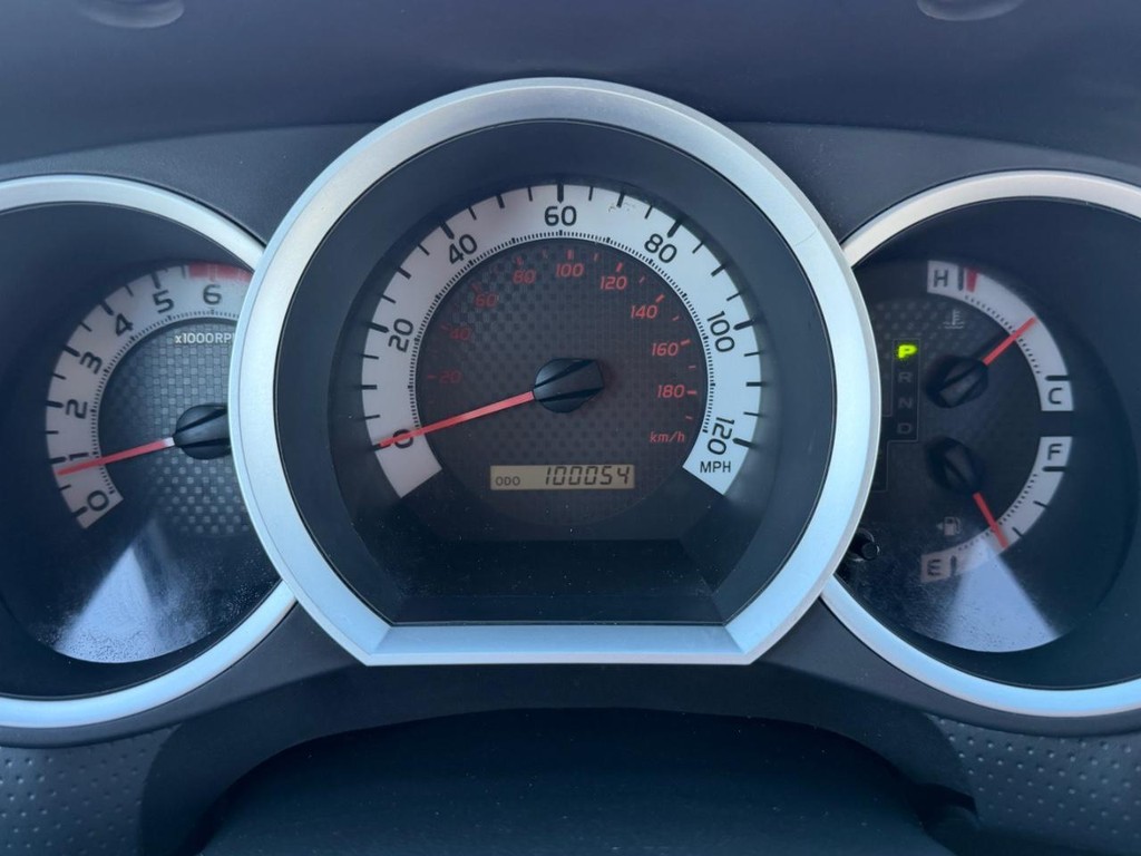 Toyota Tacoma Vehicle Full-screen Gallery Image 30