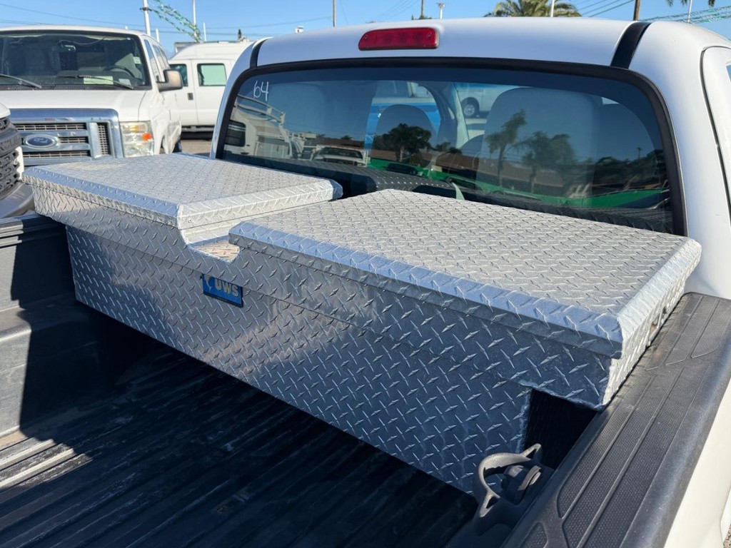 Toyota Tacoma Vehicle Full-screen Gallery Image 31