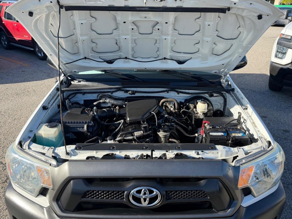 Toyota Tacoma Vehicle Full-screen Gallery Image 35