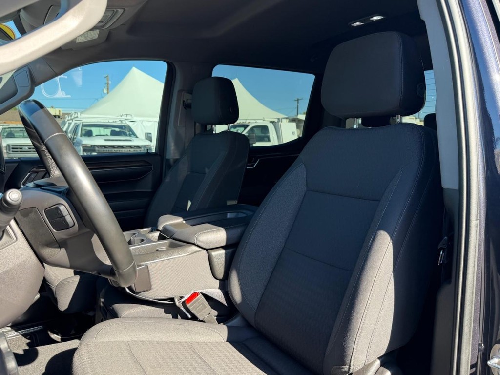 Chevrolet Silverado 1500 Vehicle Full-screen Gallery Image 18