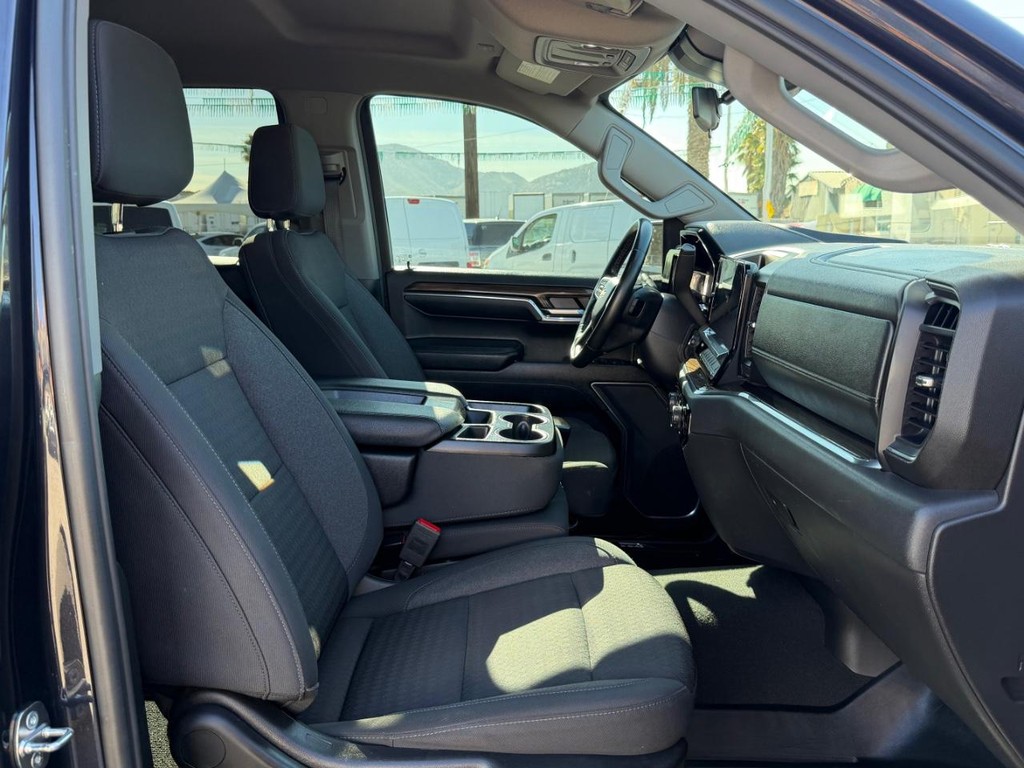 Chevrolet Silverado 1500 Vehicle Full-screen Gallery Image 21