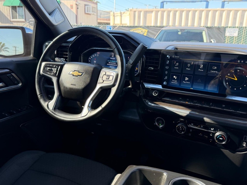 Chevrolet Silverado 1500 Vehicle Full-screen Gallery Image 24