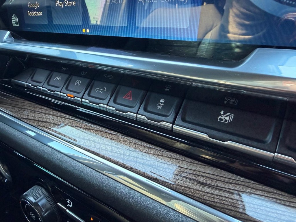 Chevrolet Silverado 1500 Vehicle Full-screen Gallery Image 36