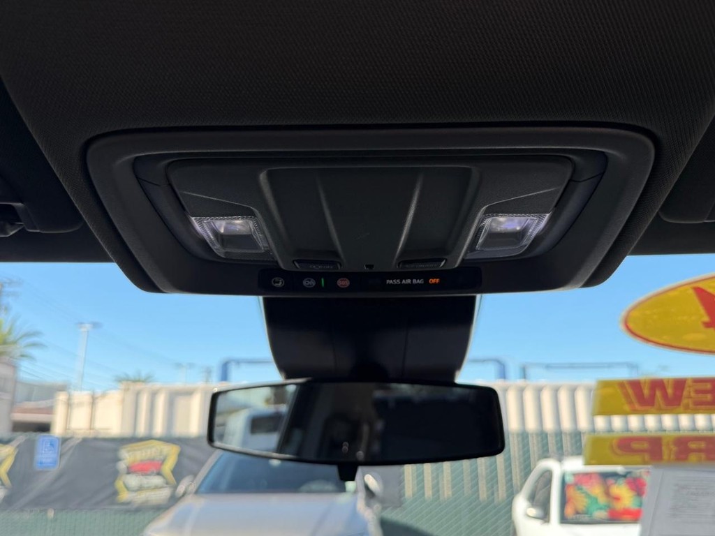 Chevrolet Silverado 1500 Vehicle Full-screen Gallery Image 38